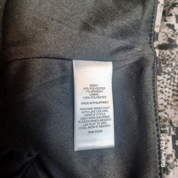 Express  Women Top Size M Black and White Fitted Crop Tank Top - Picture 9 of 9